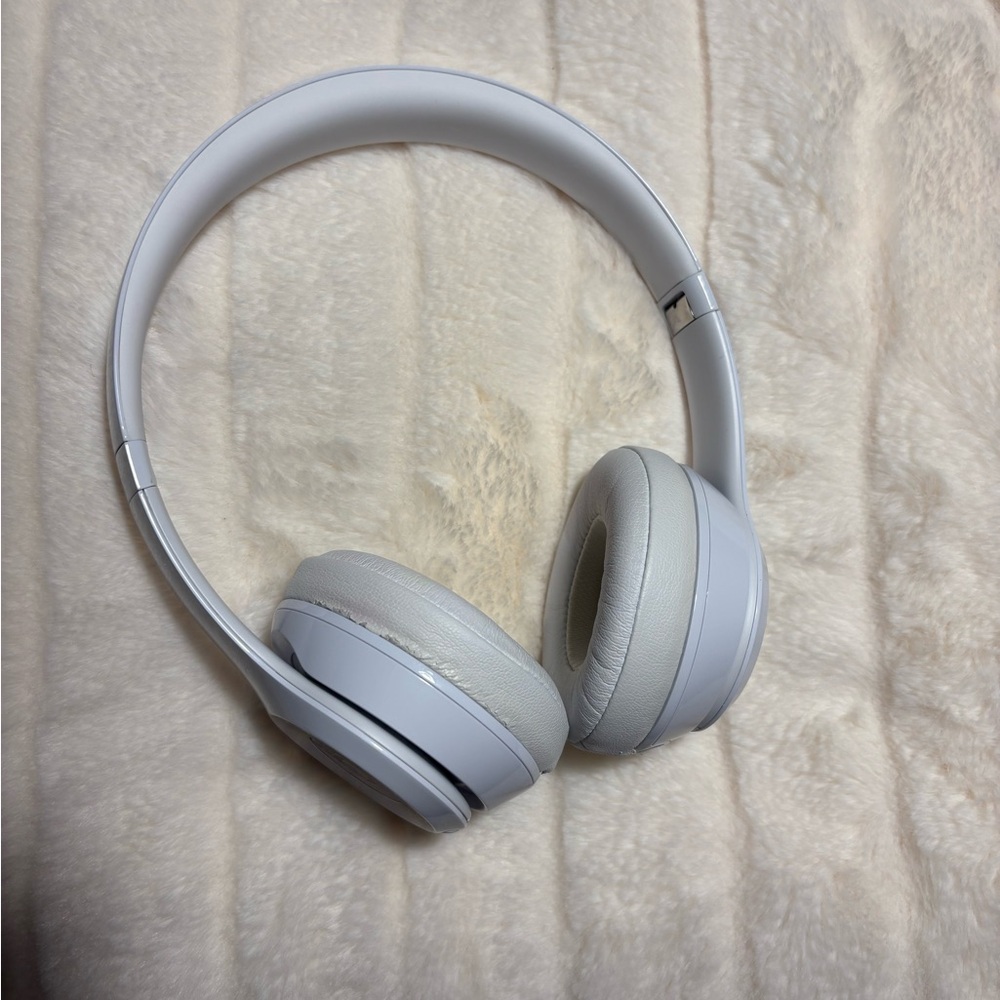 Beats by Dre, Beats Solo 3 White Wireless Headphones